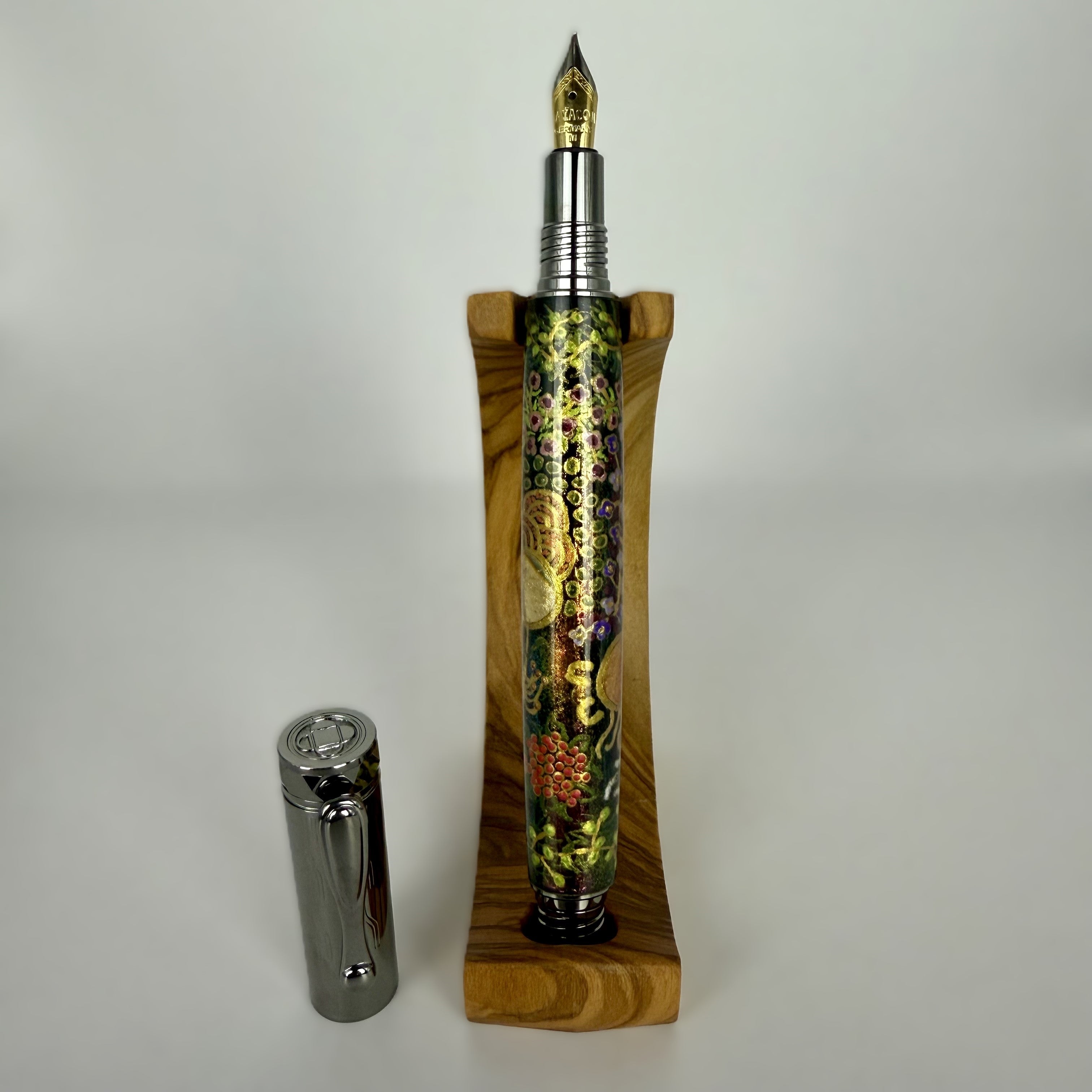 Com Postable Aboriginal Art Fountain Pens