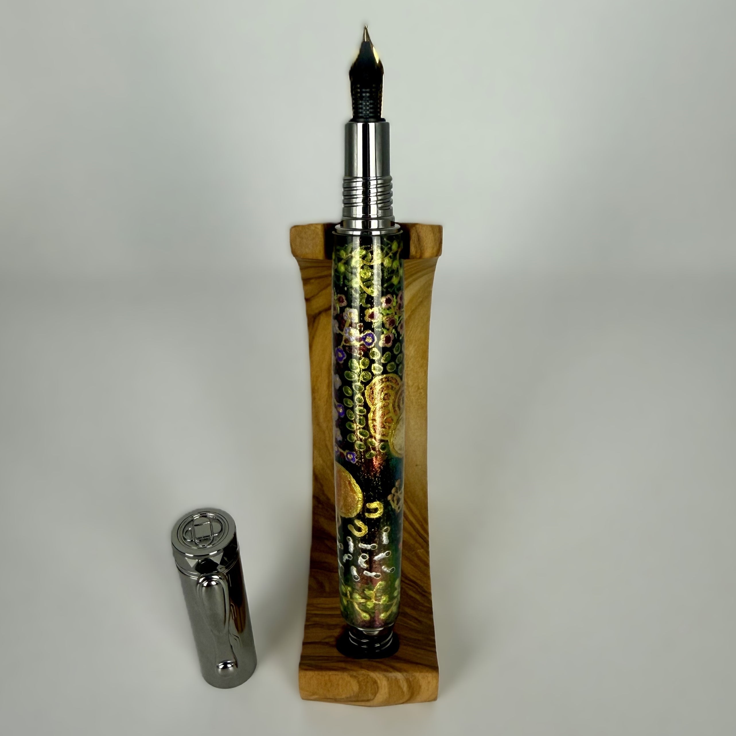 Com Postable Aboriginal Art Fountain Pens